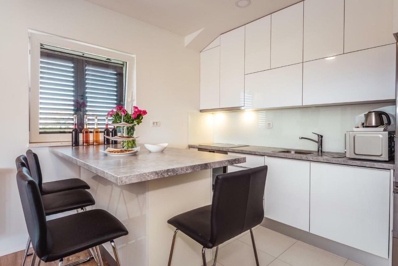 Neretva Valley Apartments - Heated Pool Меткович Екстер'єр фото